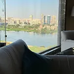 شقه فندقيه علي نهر النيل 704