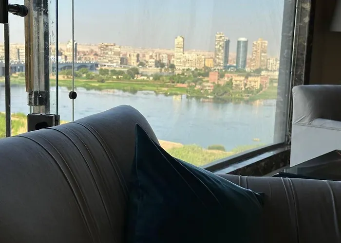 شقه فندقيه علي نهر النيل 704